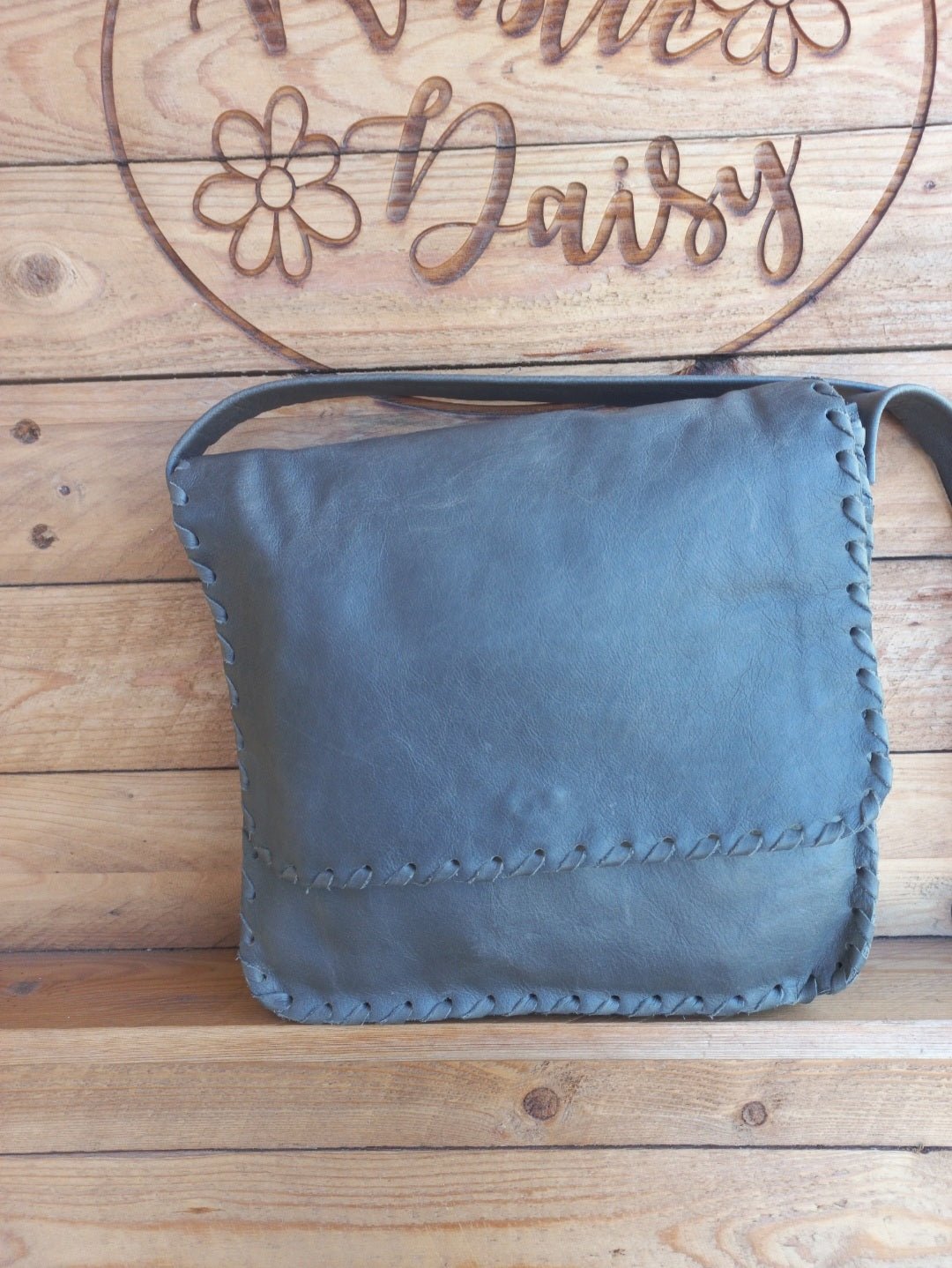 Classic Flap Large - Rustic Daisy